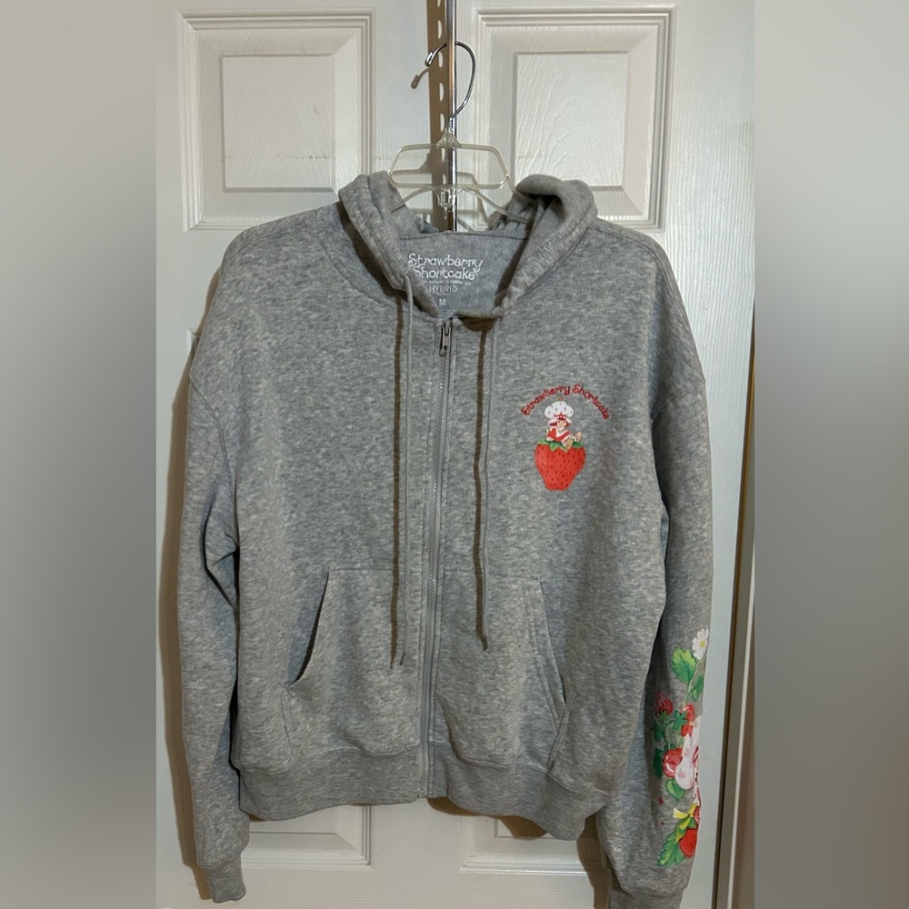 Strawberry Shortcake Hoodie
Sweater Gray size M